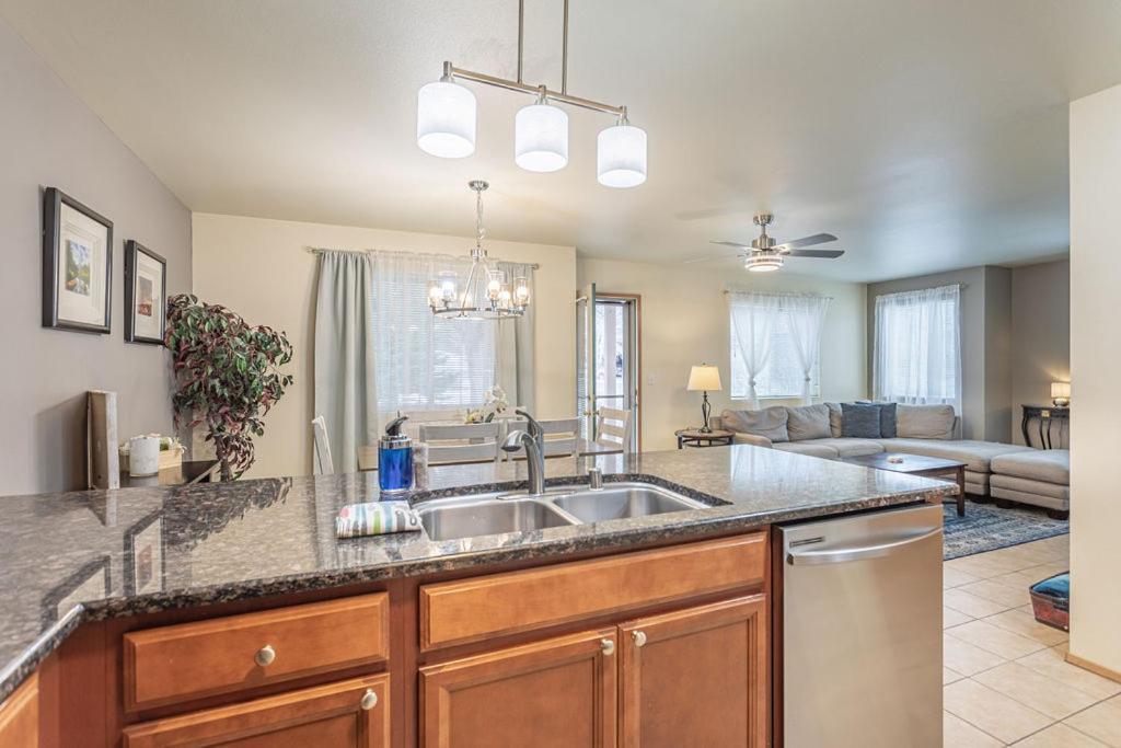 Walk To Downtown Leavenworth * Sleeps 6 + Pets * Ground Level Gem! Apartment ภายนอก รูปภาพ