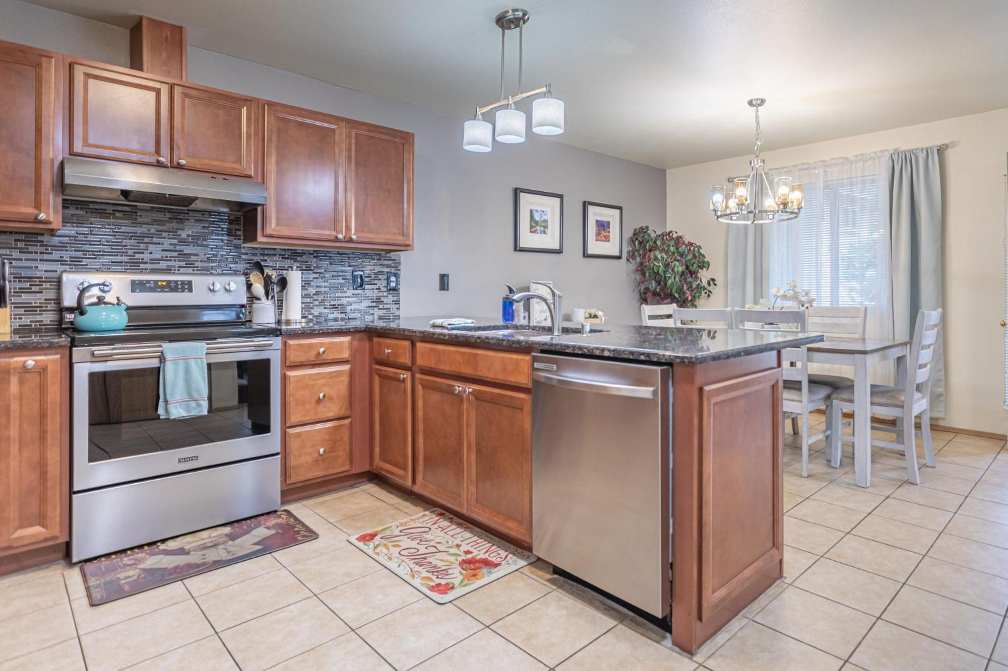 Walk To Downtown Leavenworth * Sleeps 6 + Pets * Ground Level Gem! Apartment ภายนอก รูปภาพ